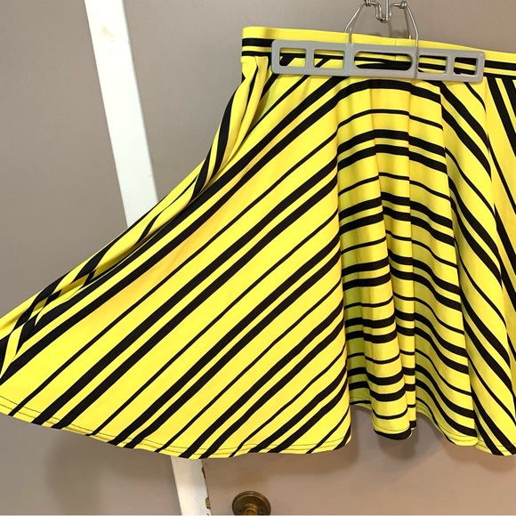 Hufflepuff tie inspired skirt - skater circle Harry Potter - Picture 2 of 3
